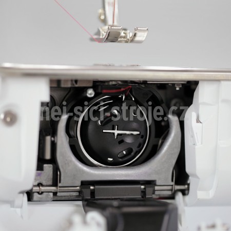 Šicí a vyšívací stroj Bernina 720