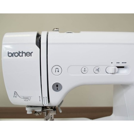 Šicí a vyšívací stroj Brother M280D